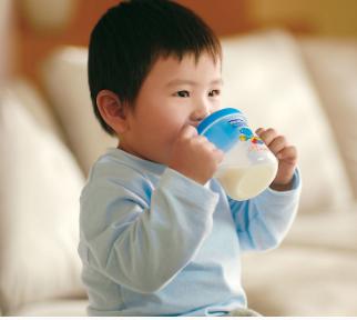 国产全脂奶粉哪个牌子最好,国产哪种奶粉婴儿吃最好
