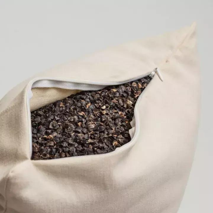 选对枕头夜晚睡得香白天精神佳,选对枕头有助睡眠