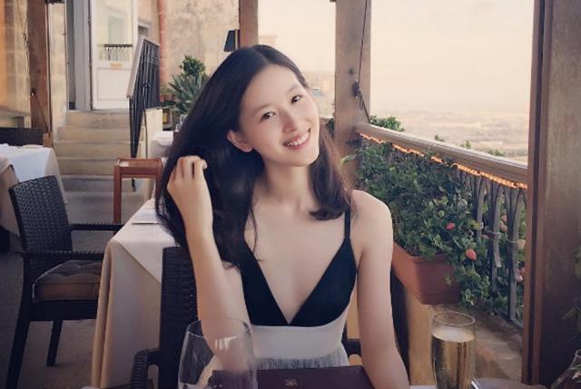 刘强东奶茶妹妹同框视频,刘强东奶茶妹妹同框照片