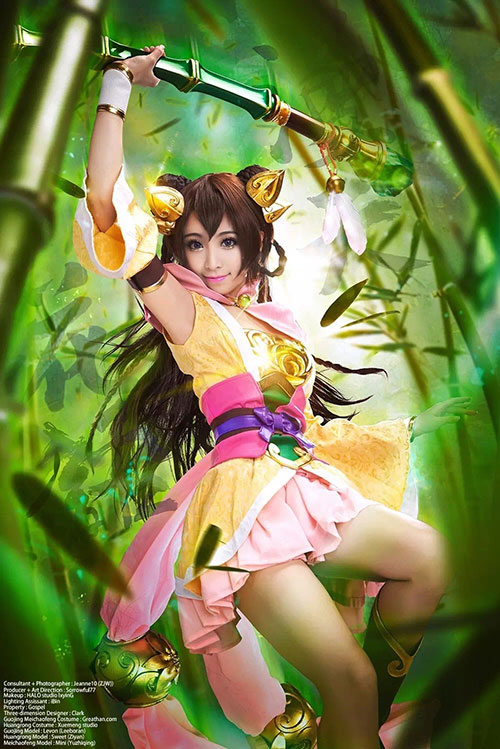 《射雕英雄传3D》美女COSER自曝爱玩红警、星际