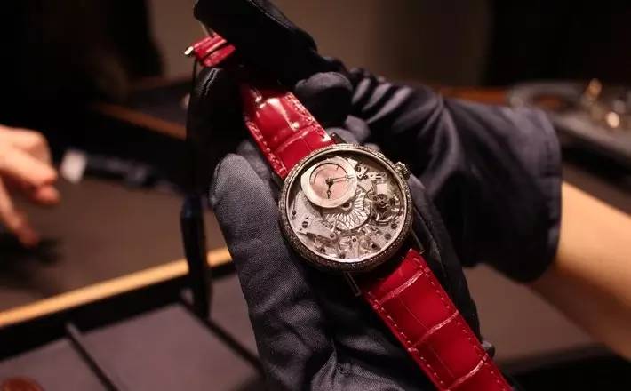 你们哭着喊着要的巴塞尔爆款女表，都在这儿了！|雅趣臻选