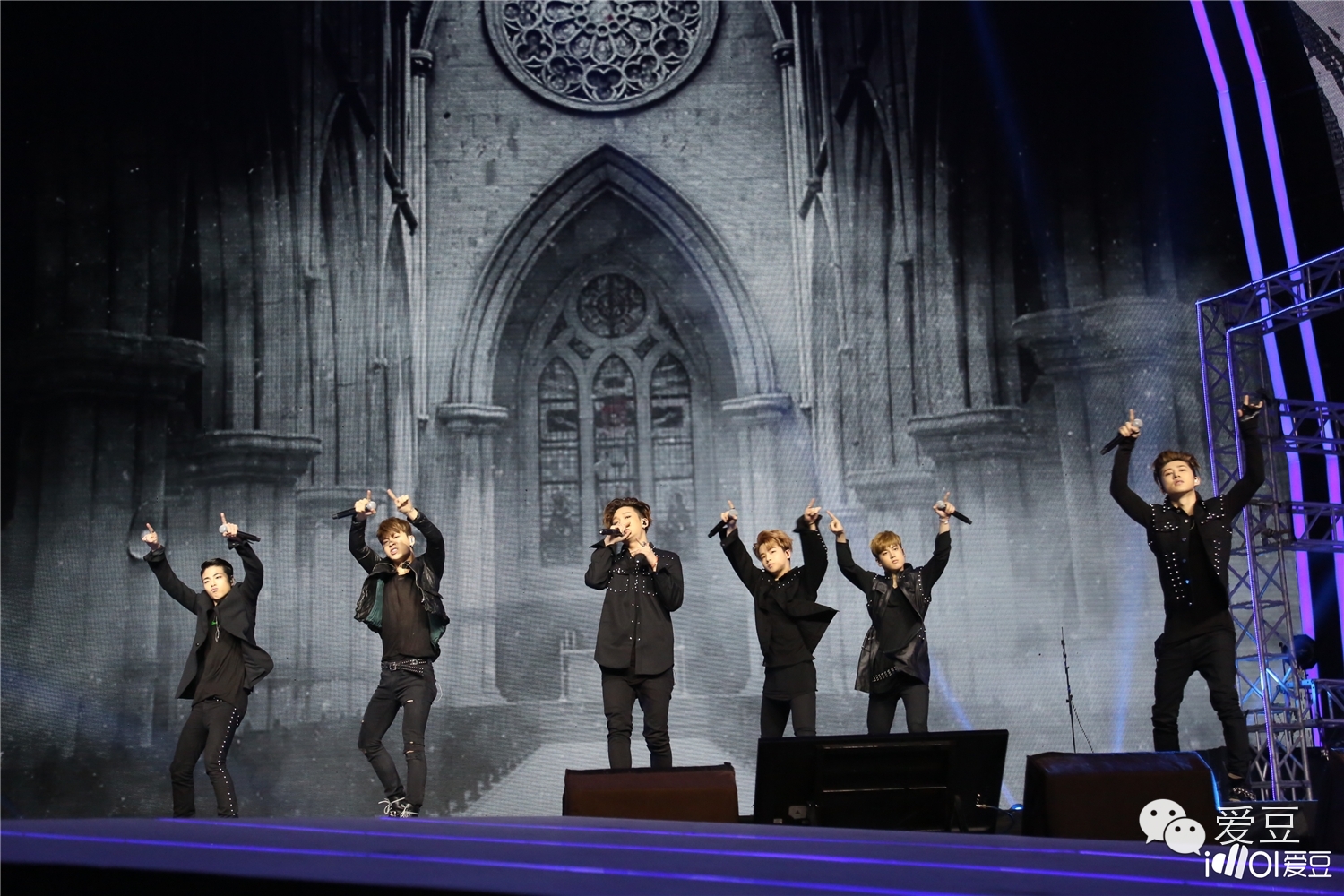 qq音乐盛典bigbang,qq音乐盛典bigbang领奖合集