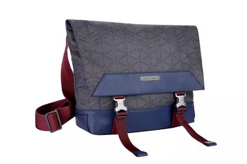 你和阳光暖男只差一个邮差包的距离