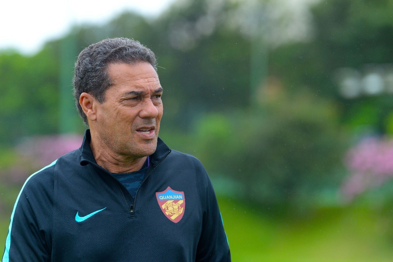 权健新家不简单带你走进男女比例失调足球氛围浓郁的“天天吃饭大学”