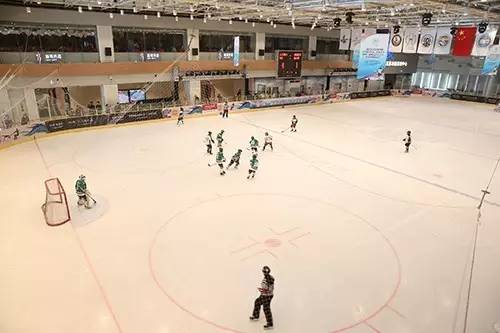 2021年北京市小学生旱地冰球联赛,勇敢者游戏小孩