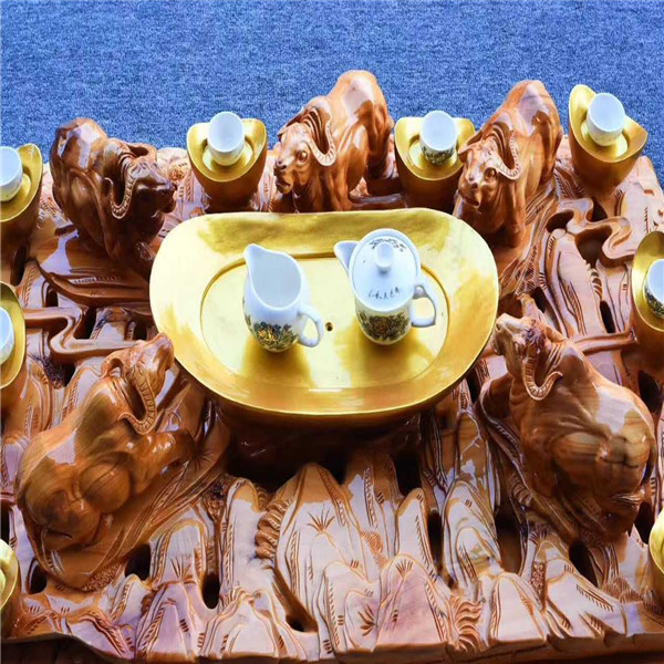 崖柏木雕师傅,崖柏雕刻师青海木雕手艺人