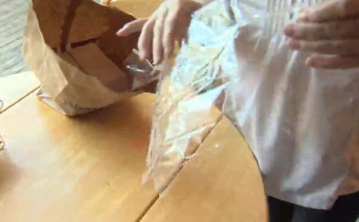 女子买完iPad,打开包装盒后却花容失色