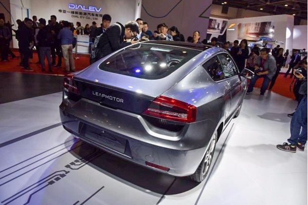 这款国产跑车颜值很帅气，充一次电能跑半个省，仅售15万