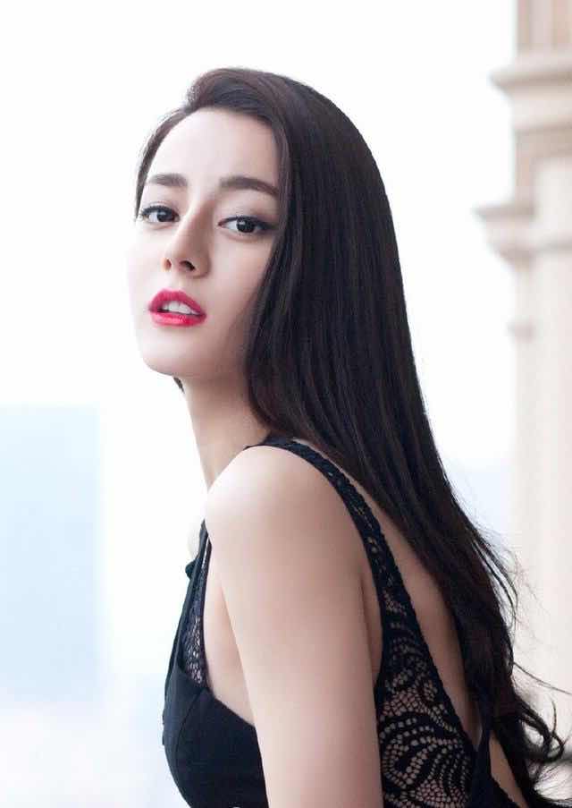 口红涂到嘴上干怎么涂,涂口红怎么才不容易涂到嘴上