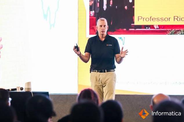 天天都在数据驱动，你以为数据是天上掉下来的？