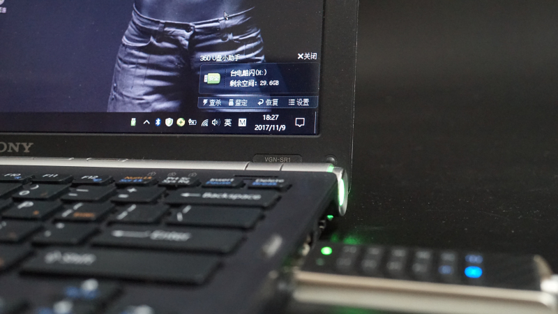 有了这个U盘，再也不用担心你的小姐姐们被别人看到了