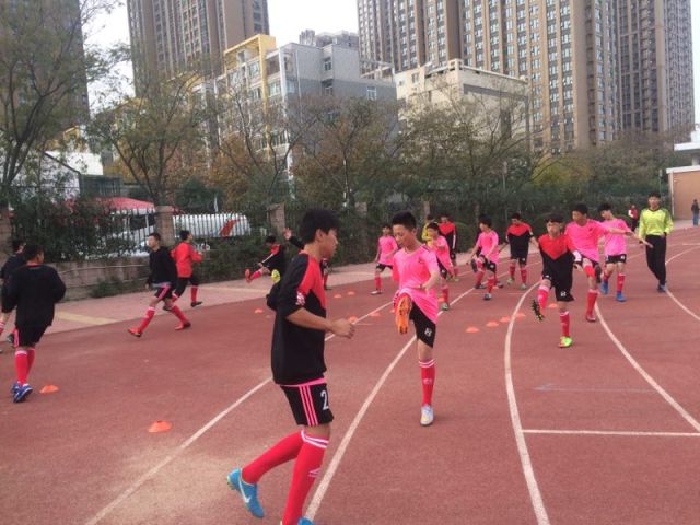 笑傲足球，郑中男儿绿茵写辉煌——郑州中学足球队喜获2017年郑州市“市长杯”青少年校园足球联赛亚军