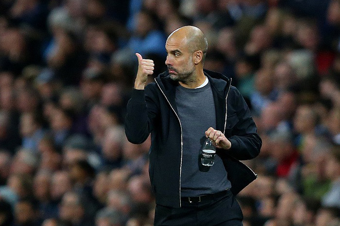 曼联3比6惨败曼城首发,曼联曼城门将站在中场