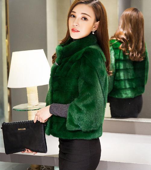 奔三奔四女人少穿羽绒服，学学香港女人这样穿皮草，满满女人味