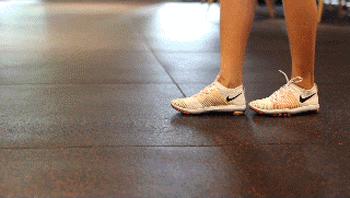 穿袜子老是往下滑,袜子老滑到鞋底怎么办