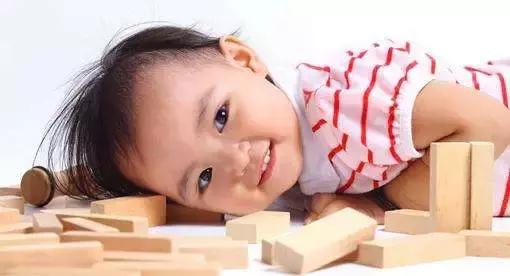 “贵人语迟”吗?孩子咿呀学语时,要注意语言发展的环境和因素