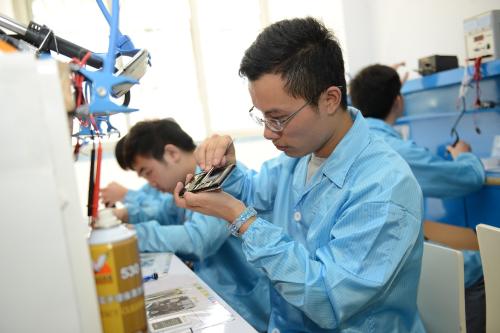 “搞机社”推出手机ATM机，用无人设备切入10亿市场