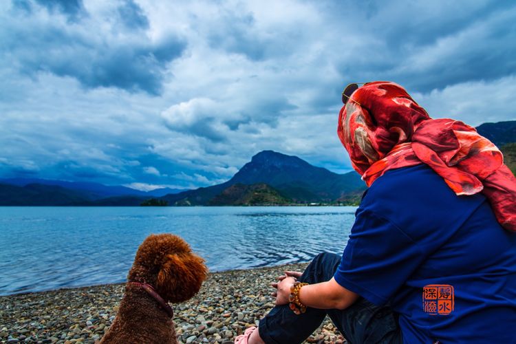 泸沽湖洗涤心灵的纯净之地,泸沽湖迷人的倒影