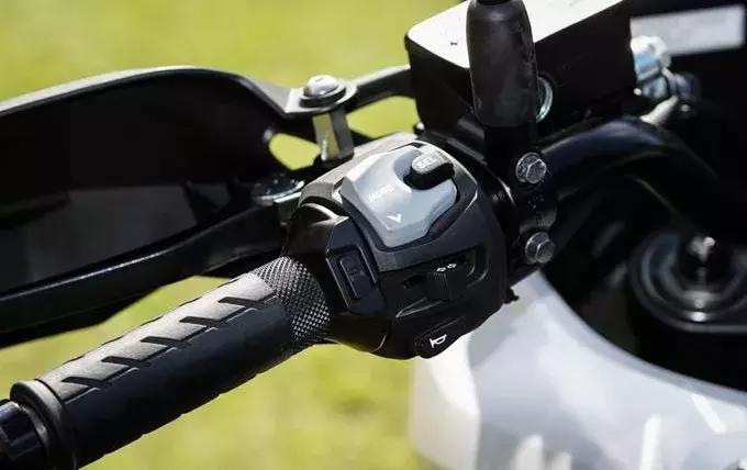 铃木v-strom1000xt测评,2023铃木v-strom800价格