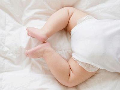 夏天宝宝换尿布也要注意保暖,冬天换尿布怎么防止着凉