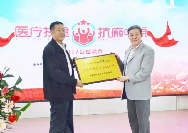 爱的燕尾帽，没有翅膀的天使——郑州军海脑病医院护士书