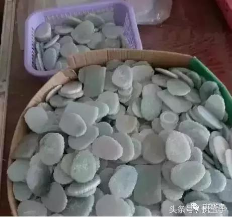 商场抽奖金镶玉是不是真的,暴力揭秘商场金镶玉骗局