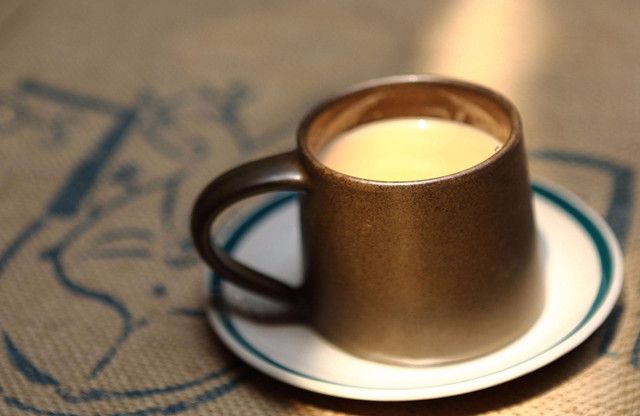 边走边吃串串,边走边吃菠萝