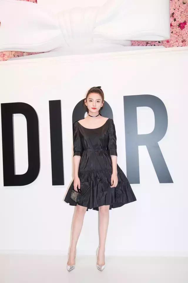 全新的MissDior吸引王珞丹何穗是因为……