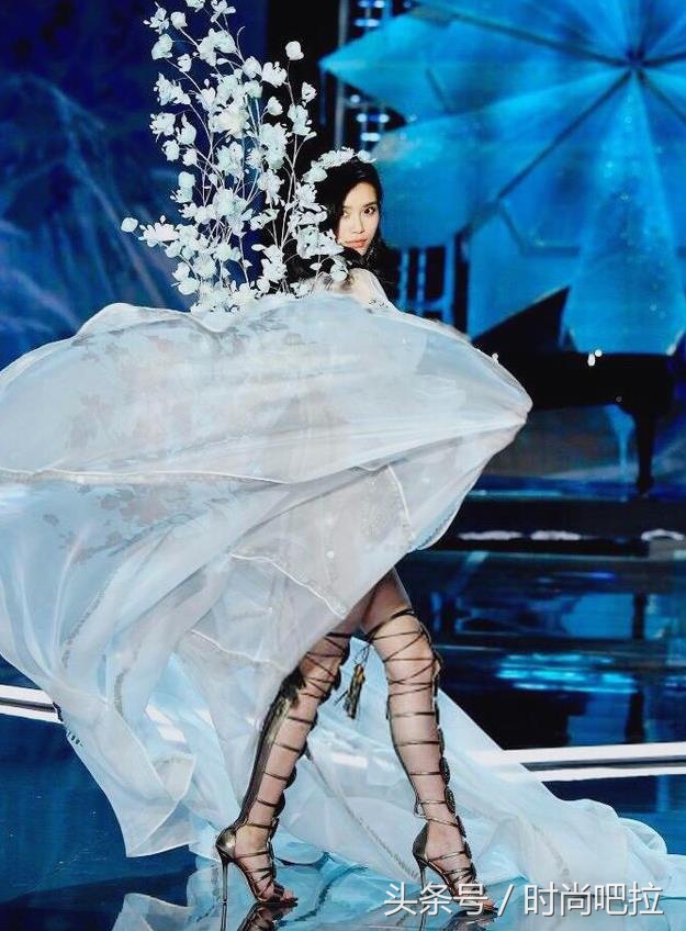 奚梦瑶维密秀摔倒原因,奚梦瑶维密秀摔倒下台哭