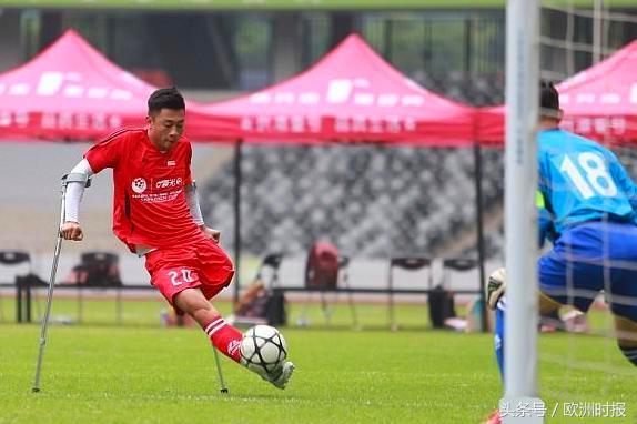 “全欧了”：中国独腿球员感动欧洲球迷：英格兰有他能拿世界杯