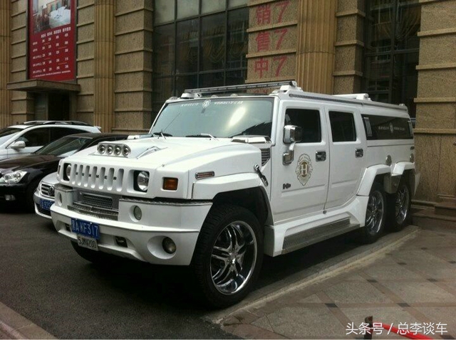 贵州唯一的黄牌悍马H1，比黄牌劳斯莱斯还稀有，一般的车位停不下