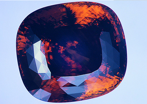 锆石有颜色的图片欣赏,宝石欣赏蓝锆石