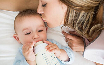 宝宝换了适度水解奶粉湿疹更严重,婴儿湿疹需要换水解蛋白奶粉吗