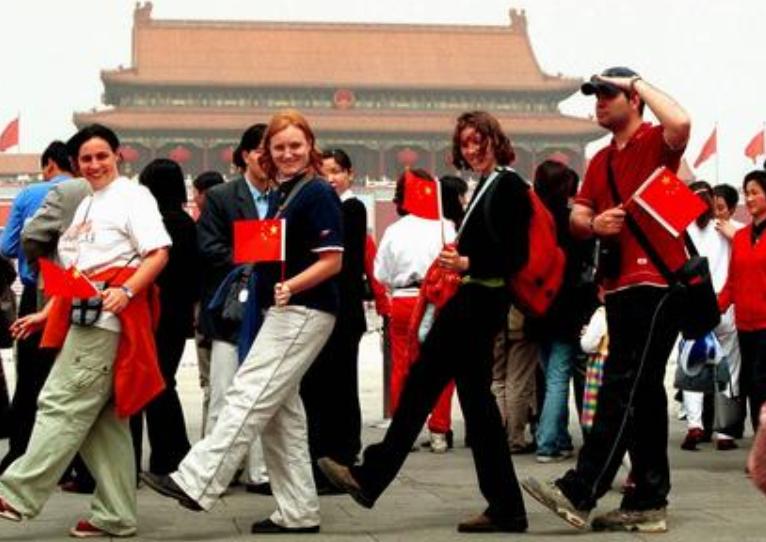 国内导游的真实收入主要是靠什么,国外导游挣钱还是国内导游挣钱