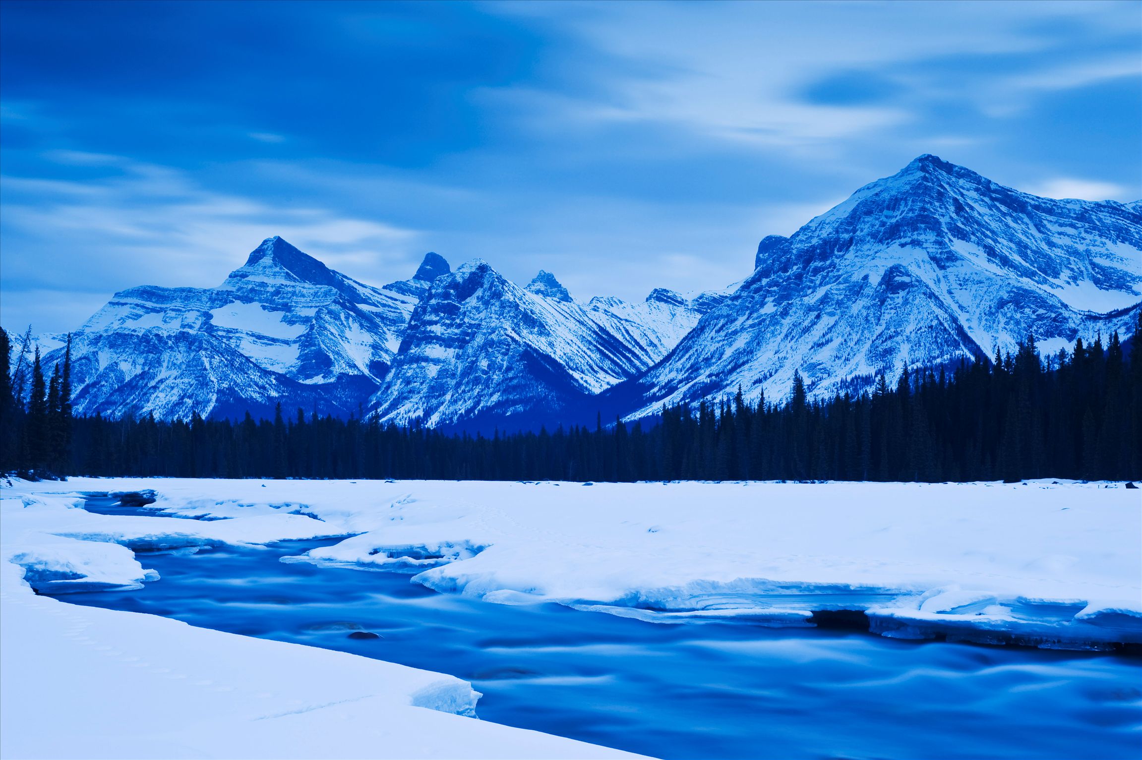 本人做五金开模，由于工作地方比较脏，不太适合女人