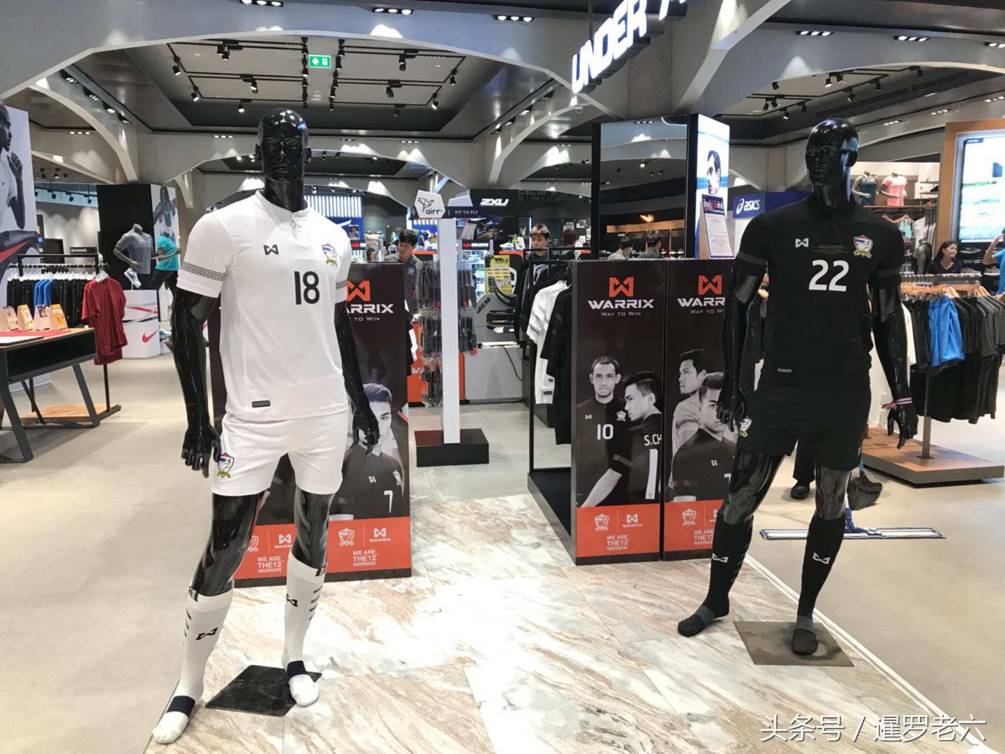 看看泰国国家队的球员版战袍！材质一流、设计精简，不到四百元！