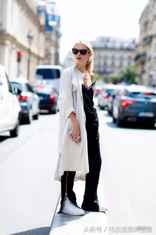 卡其色风衣怎么搭配裤子和鞋子,深蓝色风衣怎么搭配裤子鞋子