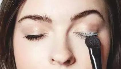 过期散粉扔掉很可惜,过期散粉还能用吗有毒吗