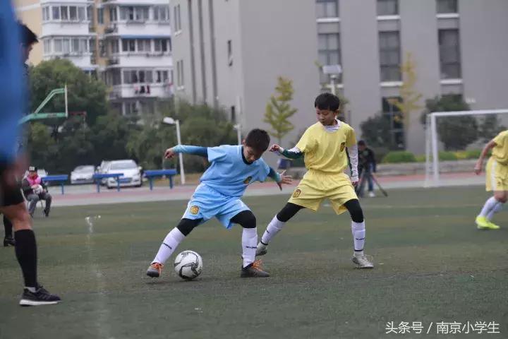 南京金陵汇文小学足球,寒风阻挡不了孩子们的热情