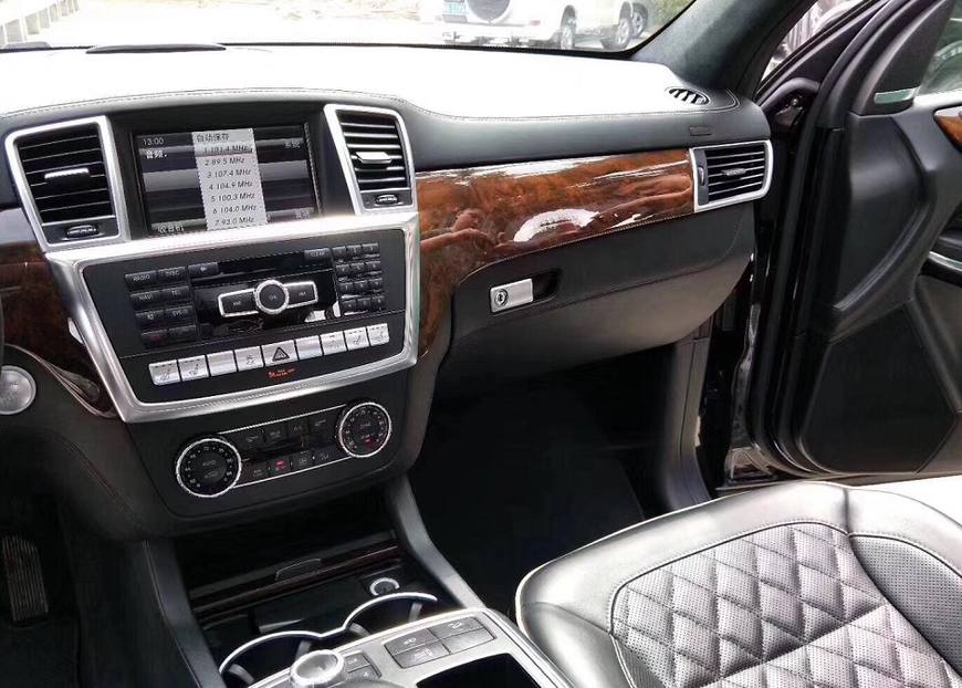 奔驰GL550七座越野车,颜值比G63更高,路虎揽胜真不如它!