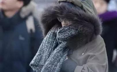 为什么衣服穿得多反而容易感冒,穿紧身裤反而感觉冷是怎么回事