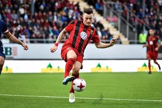 从饱受嘲讽到征服全世界,从饱受质疑到夺得冠军