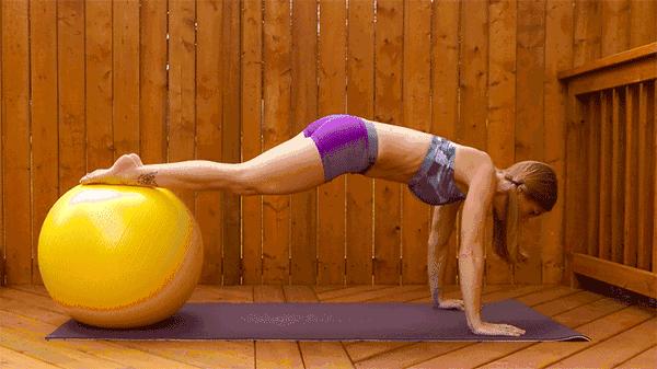 怎么练瑜伽球,大龙球瑜伽训练