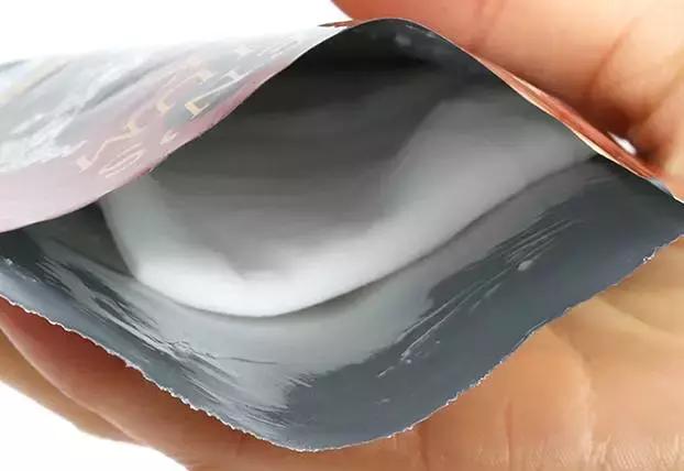 皮肤起皮卡粉浮粉怎么办,干皮上妆起皮浮粉斑驳怎么解决呢