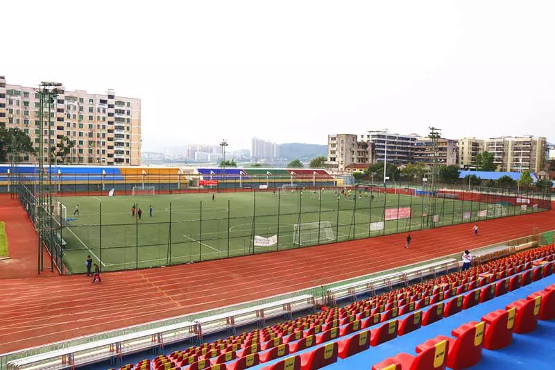 肇庆新区体育中心跑道开放吗,肇庆体育设施建设的对比与变化