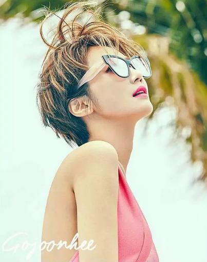 适合40-50岁圆脸中长发发型,适合圆脸微胖女生发型中长卷发