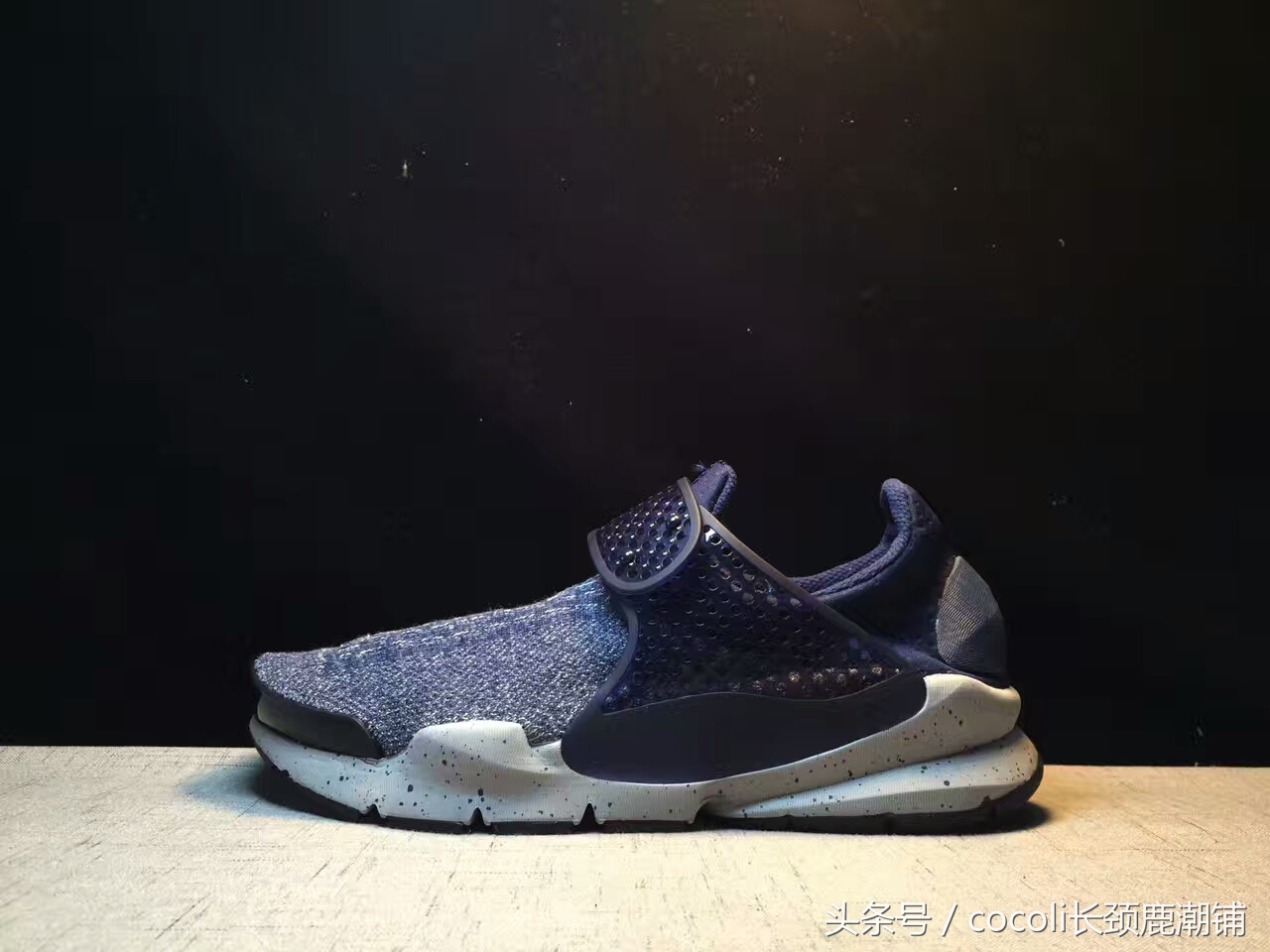 盘点那些年穿过的鞋子,袜子鞋什么时候开始流行