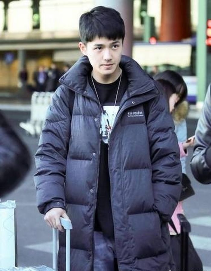 刘昊然校服最新,刘昊然校服上线