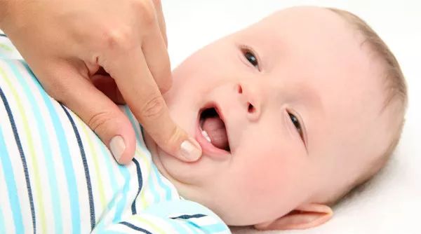 宝宝很着急就是说不出来怎么回事,宝宝1岁了还没长牙怎么办