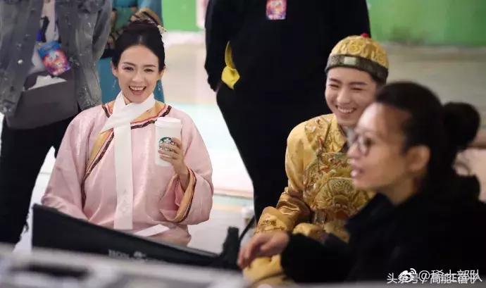 章子怡无滤镜无美颜老态,40岁的章子怡皮肤仍然紧致白皙